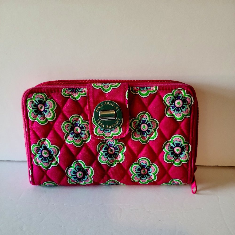 VERA BRADLEY TRIFOLD TURNLOCK PINK SWIRL FLOWERS QUILTED WALLET ZIP AROUND